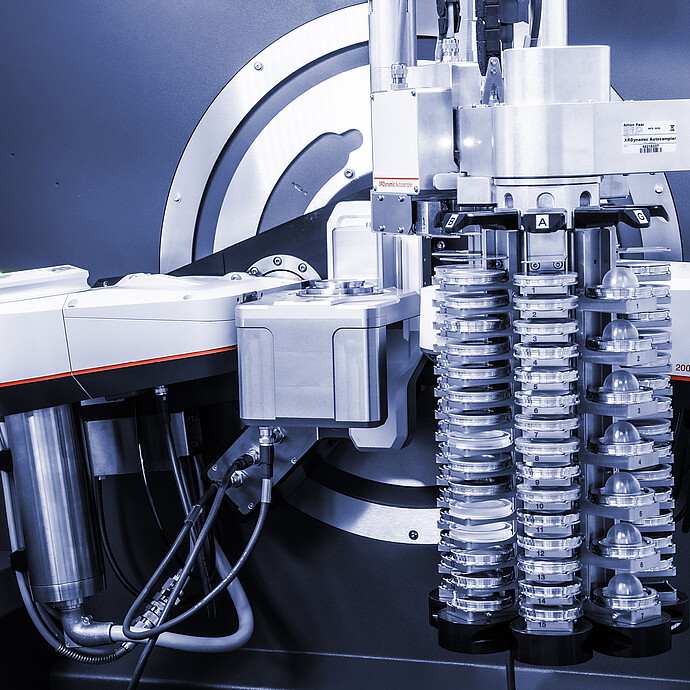 XRDynamic Autosampler 带有垂直进样盘,放置用于自动 X 射线衍射的样品。