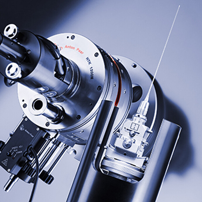 毛细管扩展:HTK 1200N 高温室 HTK 1200N,可用于在高达 1200 °C 的高温下进行透射和反射 XRD 组合研究