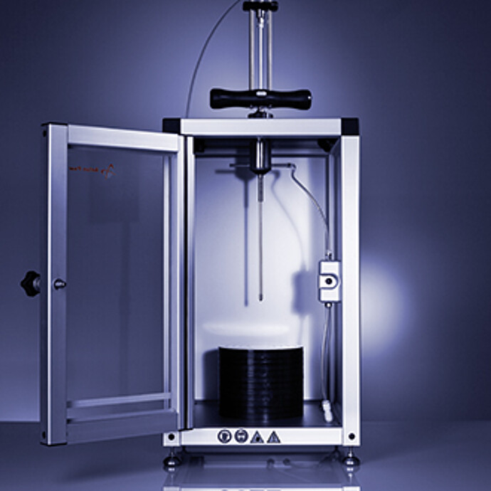 SFD 进样装置配备有钻孔设备,可穿透传统的软木塞和大多数塑料塞。 SFD 进样装置配备有钻孔设备,可穿透传统的软木塞和大多数塑料塞。