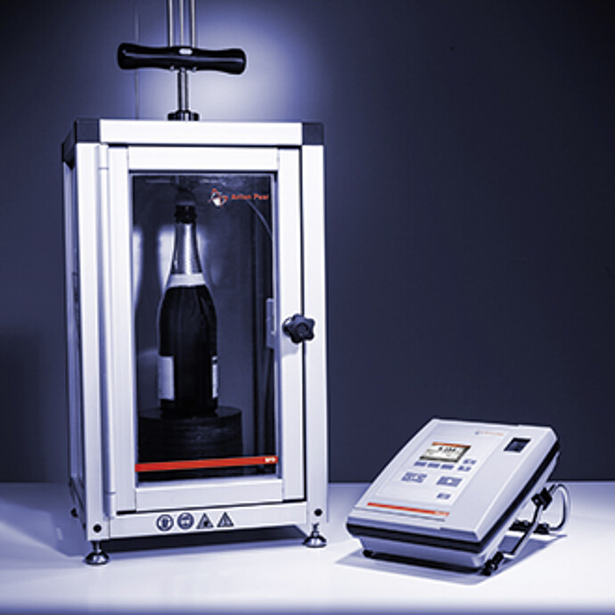 与适当的测量系统联合使用,如 CarboQC 或 CboxQC,可快速可靠地确定样品中溶解的二氧化碳、氧气及其它气体的含量。 与适当的测量系统联合使用,如 CarboQC 或 CboxQC,可快速可靠地确定样品中溶解的二氧化碳、氧气及其它气体的含量。