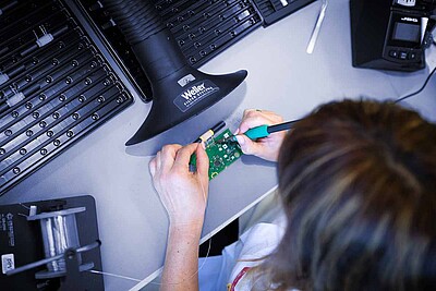 薪水： 生产电子